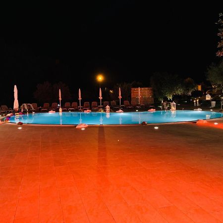 Agriturismo Il Castagneto ปาดูลา ภายนอก รูปภาพ