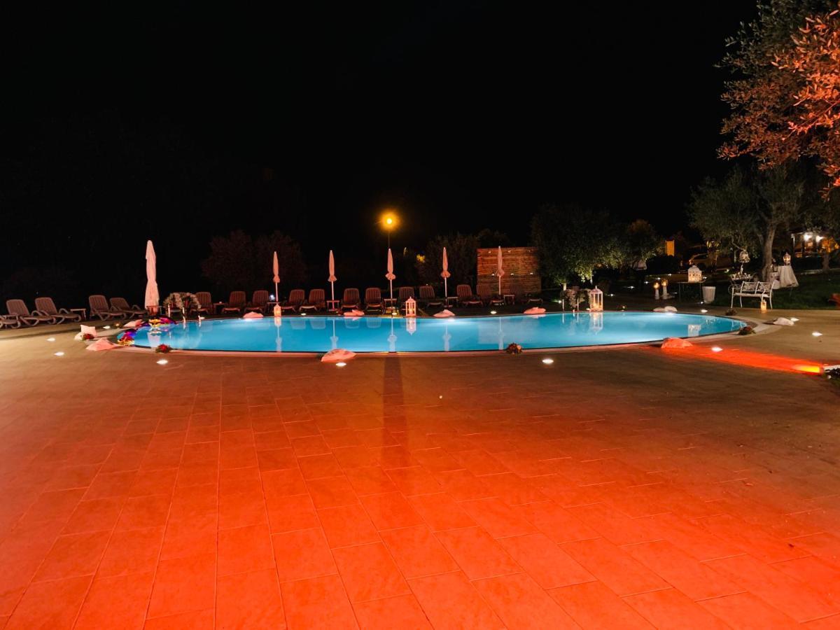 Agriturismo Il Castagneto ปาดูลา ภายนอก รูปภาพ